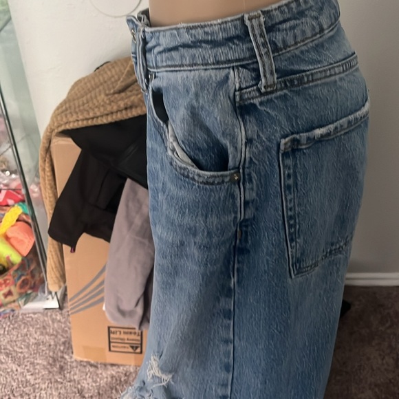 A blue/gray undertone, ripped jeans,high rise, functional jean baggy jean,cottom - Picture 3 of 11